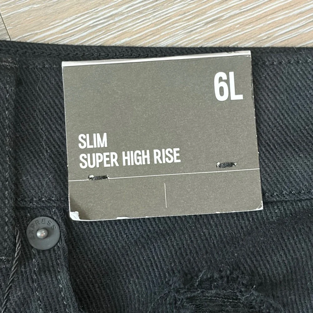 Express Slim Super High Rise Distressed Straight Leg Black Jeans 6L NWT